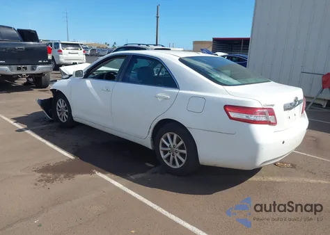 2011 Toyota Camry Xle z USA, uszkodzony, nr VIN 4T1BF3EK7BU704870